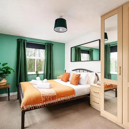 New Comfy 2bed-2bath-flat-parking-by Fabaccommodation Appartement