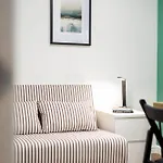 New Comfy 2bed-2bath-flat-parking-by Fabaccommodation Appartement