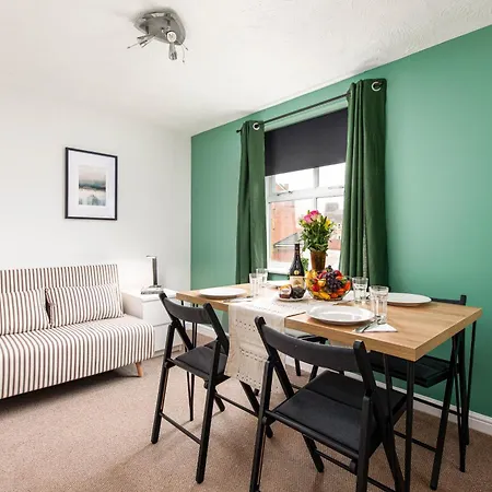 New Comfy 2bed-2bath-flat-parking-by Fabaccommodation * Bristol