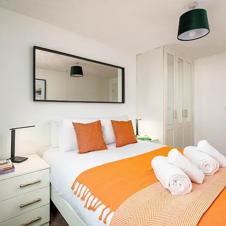 New Comfy 2bed-2bath-flat-parking-by Fabaccommodation Appartamento Bristol