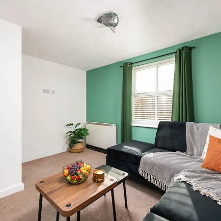 New Comfy 2bed-2bath-flat-parking-by Fabaccommodation * Bristol