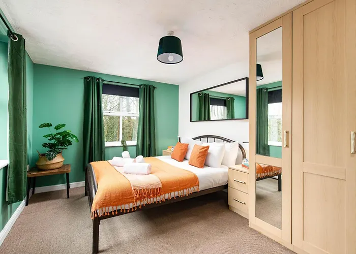 New Comfy 2bed-2bath-flat-parking-by Fabaccommodation Apartmán