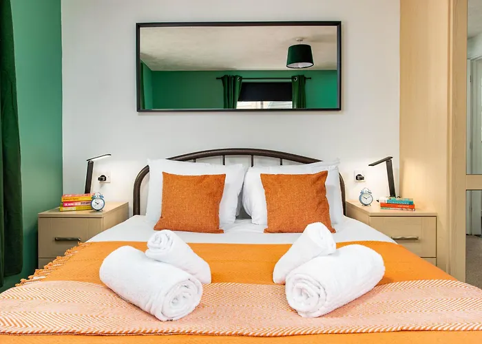 New Comfy 2bed-2bath-flat-parking-by Fabaccommodation * Bristol