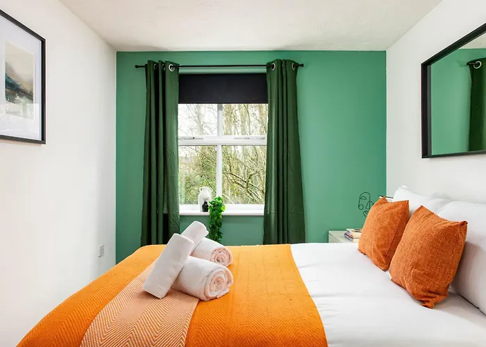 New Comfy 2bed-2bath-flat-parking-by Fabaccommodation