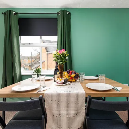 New Comfy 2bed-2bath-flat-parking-by Fabaccommodation *