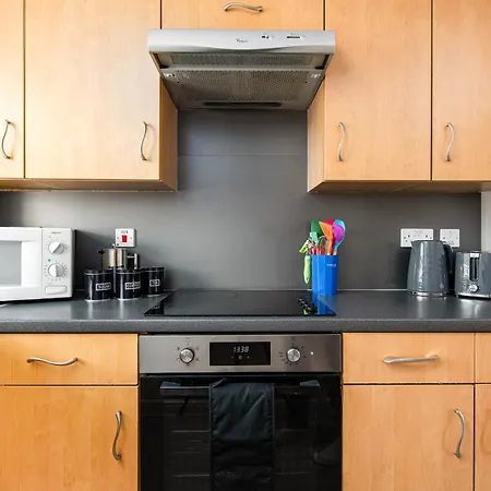 Apartment New Comfy 2bed-2bath-flat-parking-by Fabaccommodation *