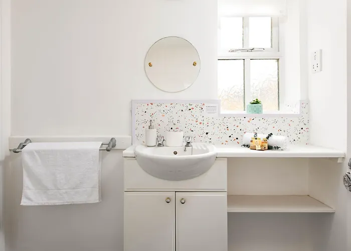 Apartment New Comfy 2bed-2bath-flat-parking-by Fabaccommodation *