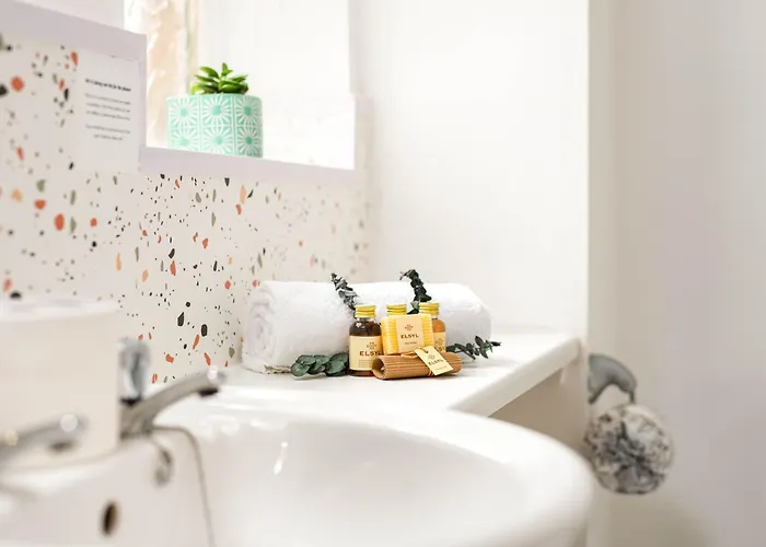 New Comfy 2bed-2bath-flat-parking-by Fabaccommodation Apartment Bristol